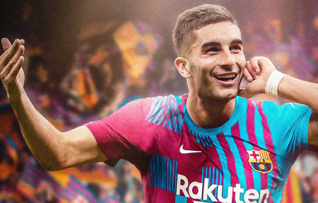 فيران توريس ينهار بعد إنتهاء مباراة برشلونة ونابولي